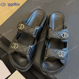 Sandalias de papá zapatos de diseñador Sandalias Sliders de alta calidad Cristal de ternero Zapatos casuales de cuero Plataforma acolchada verano