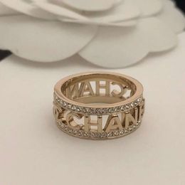 Dafu Xiaoxiangfeng 21B Carta hueca anillo Luz de lujo Luxury Simple Instagram Instagram Versátiles Versátiles de alta gama anillo de alta gama