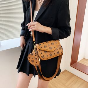 Sac quotidien Niche sac femme sac mode Mini carré 2023 large bande tendance Ins décontracté épaule bandoulière enveloppe paquet