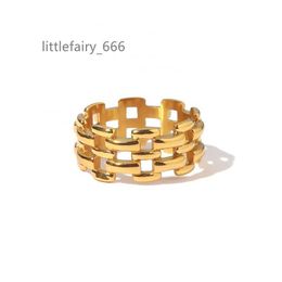 Dainty Watchband Barres évidées Forme Minimaliste Ins Fashion Bague en acier inoxydable plaqué or 18 carats PVD