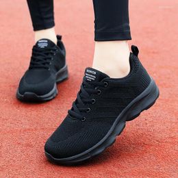 Chaussures de danse noires pour femmes, baskets de sport respirantes, de marche, de loisirs, de voyage, de Jazz, d'été, pour filles, 2024