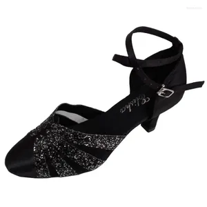 Chaussures de danse talon personnalisé femmes bout fermé salle de bal fête moderne Latin Salsa couleur noire chaussures de soirée sociales