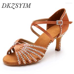 Chaussures de danse dkzsyim Femmes latines sexy pour danse dance dance soft bottom 7cm stable talon filles salsa salle de bal.