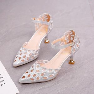 Chaussures de danse Summer Cent Up Hollowed Sandals Femmes One Word Boucle fine Cusp Hollow Single Shoe Pumps