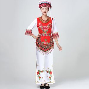 Dansstadium Performance Draag reisfotografie Hmong kleding vrouwen geborduurd Miao traditionele kleding met hoofdtooi