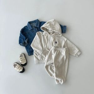 Ensembles de vêtements coréen INS enfants garçons Jogger ensemble bébé garçons veste d'entraînement à capuche élastique pantalons de survêtement ensembles complet zippé à capuche enfant survêtement 1-5 ans 231005