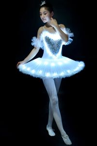 Ropa de baile Tutú de ballet profesional Led Lago de los cisnes Ropa de baile de ballet para adultos Falda tutú Vestido de bailarina para mujer Vestido de ballet blanco para fiesta 231124