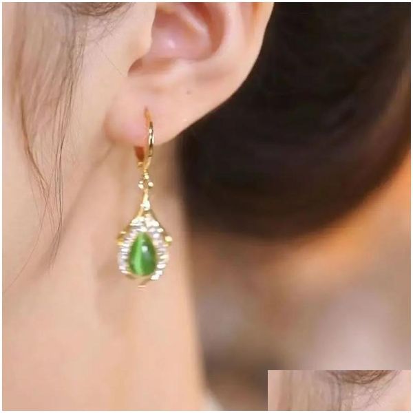 Chandelier en peluche 2024 Nouvelle tendance de mode Design unique Design élégant délicat luxueux zircon vert opale 14k boucles d'oreilles en or jaune femme dhpkt