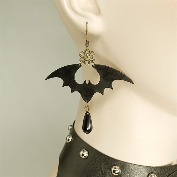 Dangle Lustre 8Seasons Mode Halloween Personnalité Chauve-Souris Boucles D'oreilles Creative Gothique Femelle En Cuir Noir Chauves-Souris Animal 1 Paire 220826