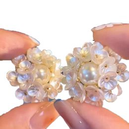 Bengelen kroonluchter mooie witte shell bloemenstudie oorbellen voor vrouwen Koreaanse stijl nieuwe chique pendientes