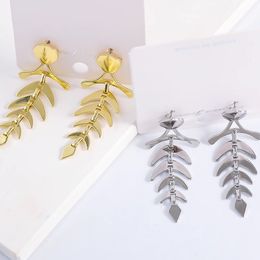 Dangle kroonluchter charmes goud kleur fishbone verlaat metalen oorbellen voor vrouwen meisjes Koreaanse geometrische boho verklaring bijoux party cadeau pendientes