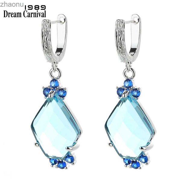 Chandelier en peluche Dreamcarnival1989 Nouveaux boucles d'oreilles Pendant des femmes Zircon élégant British Hook Womens Date Jewelry Wholesale WE4209 XW