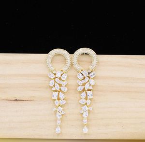 Lámpara colgante Dubai Pendientes colgantes de oro de 18 quilates Pendientes de joyería con borlas de rosa para una fiesta de bodas Elegante y hermoso L8636185