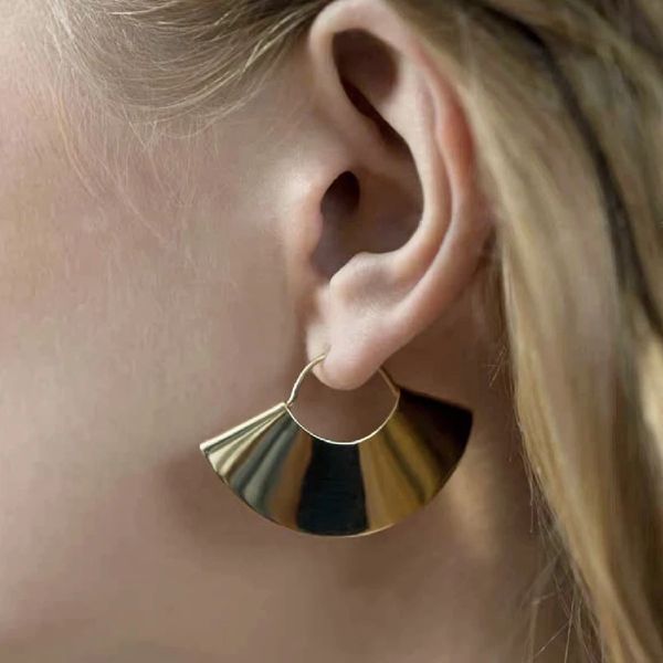 Dangle lustre mode métallique en forme d'éventail boucles d'oreilles pour les femmes personnalité nouveaux bijoux boucles d'oreilles couleur or