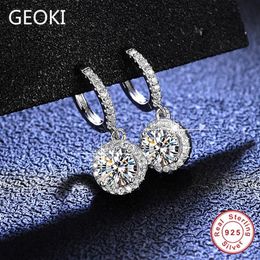 Araña colgante Geoki Pasó la prueba de diamantes 1Ct Total 2 Ct Redondo Corte perfecto D Color VVS1 Moissanite Pendientes colgantes 925 Steling S276B