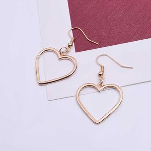 Bengelen kroonluchter Harajuku zachte schattige zus uitgehold geometrische hartvormige zoete liefde oorbellen Koreaanse eenvoudige oorbellen vrouwelijke sieraden G230313