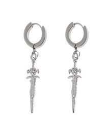 Dangle Kroonluchter HipHopRock Staniless Steel Dagger Drop Oorbellen Voor Mannen Vrouwen Kleine Zwaard Punk Mode-sieraden 2021 Gift2679102