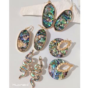 Cuelgue la lámpara HUANZHI Pearl Abalone Shell Geometric Oval Round Snake-Shape colgante pendientes colgantes para mujeres Europa y América joyería 230626