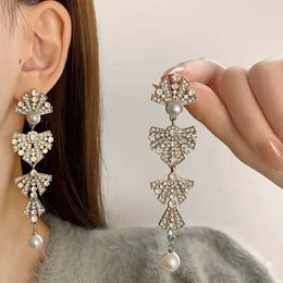 Chandelier enracineux enroudait en strass de nœuds d'oreilles pour femmes 2024 Nouvelles boucles d'oreilles de luxe de luxe Personnalité Sparkle Unique Bijoux de mariage