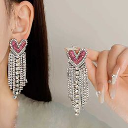 Chandelier enracineux en forme de lustre incrusté Cœur de riminais et boucles d'oreilles pour femmes femelles coréennes légères de luxe de luxe.