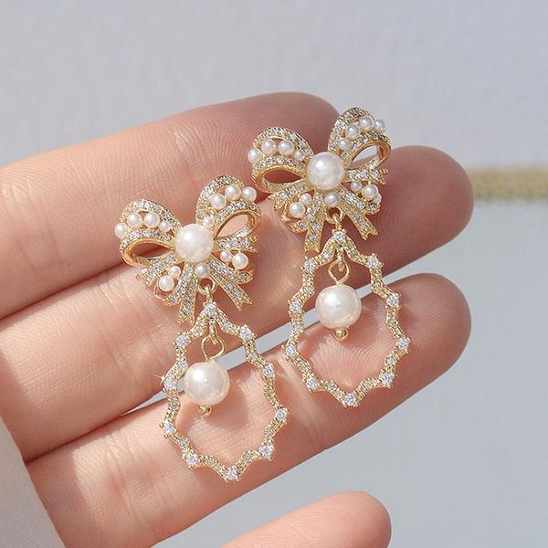 Araña colgante Joyería de moda coreana 14K Chapado en oro real Pendientes de circón con incrustaciones de cobre Arco elegante Pendientes de fiesta de boda para mujer