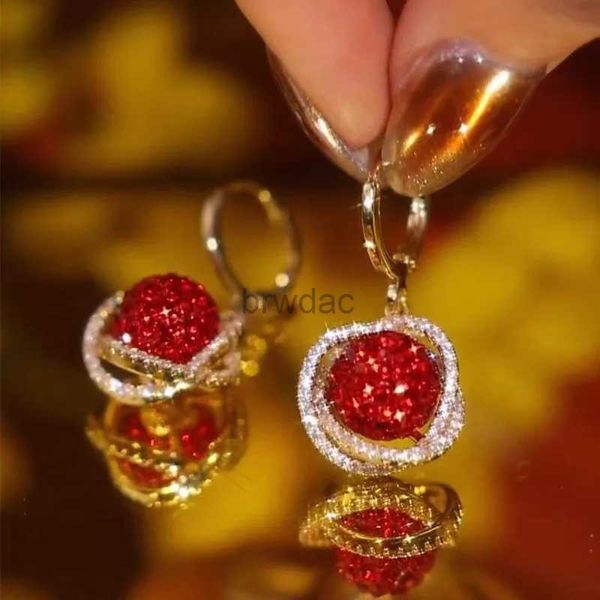 Chandelier en peluche luxueux en strass rouges rouges boucles d'oreilles de design uniques pour femmes accessoires personnalisés du nouvel an bijoux de fête cadeau D240323