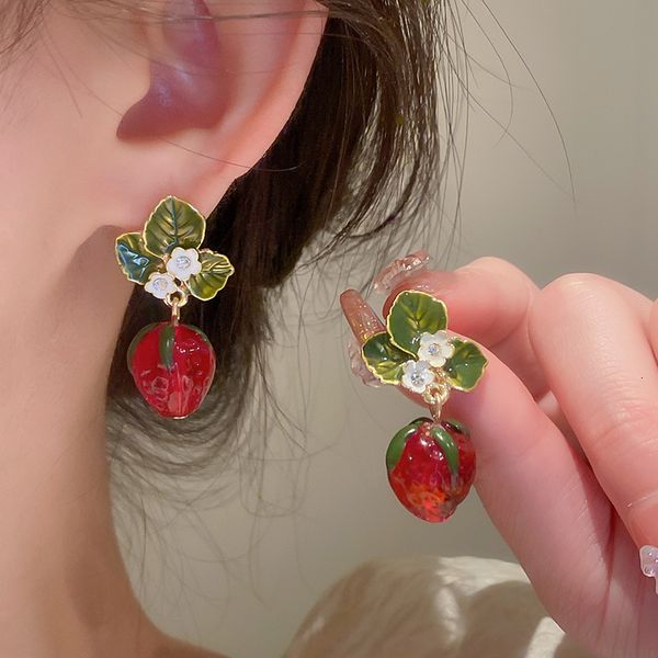 Dangle Lustre Minar Doux Rouge Résine Fraise Longues Boucles D'oreilles Émail Feuilles Fleur Fruit Pendentif Boucle D'oreille pour les Femmes Déclaration Bijoux 230614