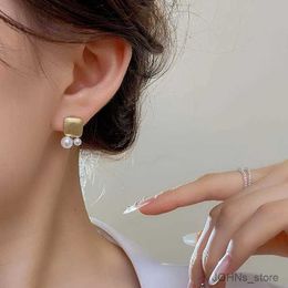 Chandelier en peluche en métal en métal brossé Boucles d'oreilles de goujon en perle pour femmes