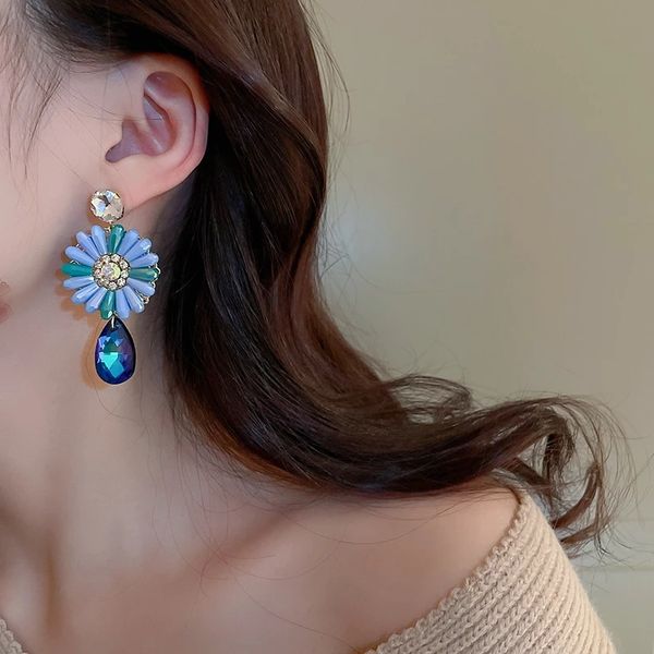 Cuelga la lámpara Nueva llegada Mujeres Cristal Flores Pendientes colgantes Teselación Zircon Personalidad gotas de agua Cuelga Joyería de moda