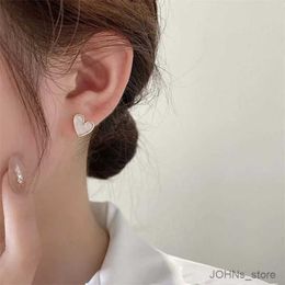 Bengelen kroonluchter nieuwe eenvoudige zoete zwarte witte liefde hartstudie oorbellen voor vrouwen Koreaans elegant design hartvormige oorbellen feest sieraden