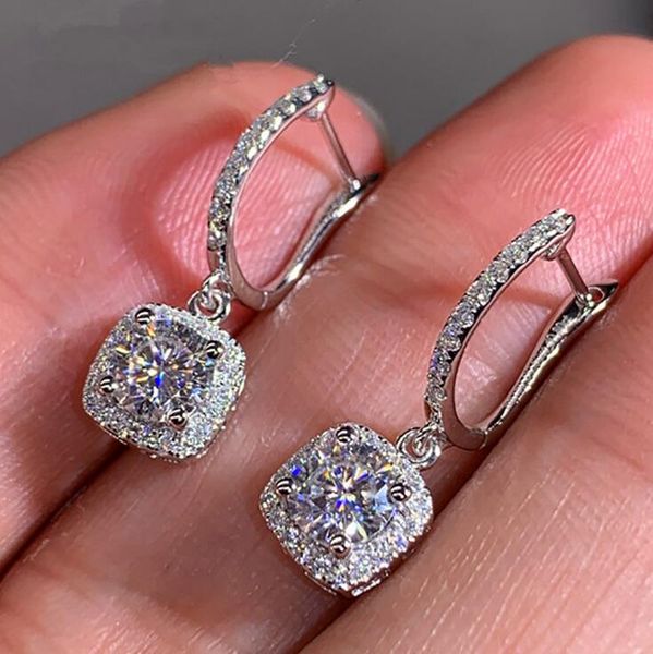 Cuelga la lámpara Nueva joyería de moda para mujer Plata de ley 925 Corte redondo Topacio blanco CZ Piedras preciosas de diamantes Cuelga el pendiente Pave CZ Pendientes de gota nupciales para mujer