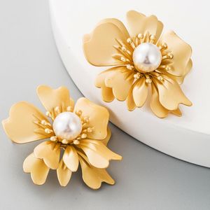 Boucles d'oreilles pendantes pour femmes, lustre, personnalité, fleur dorée, tendance, grande perle, vente en gros créative, 2022