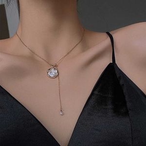 Bengelen kroonluchter echt goud koperen koperen bloemen trace ster licht luxe niche -ontwerp prachtige micro ingelegde ketting vrouwelijke sleutelbeen ketting g230313