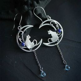 Boucles d'oreilles de chat de sculpture rétro de lustre en métal rétro Moon Fashion Silver Couleur à la main Chaîne suspendue Blue Zircon pour femmes H240423