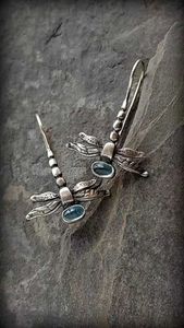Bengelen kroonluchter retro zilveren kleur dames libel oorbellen ingelegd met blauwe stenen voor vrouwen feestbetrokkenheid mode sieraden H240423