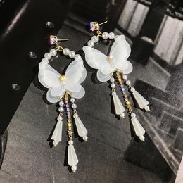 Bengelen kroonluchter zoete boho -stijl witte garen kanten vlinder kristal bungelende oorbellen bruid noiva strand bruiloft decoratieve sieradengange