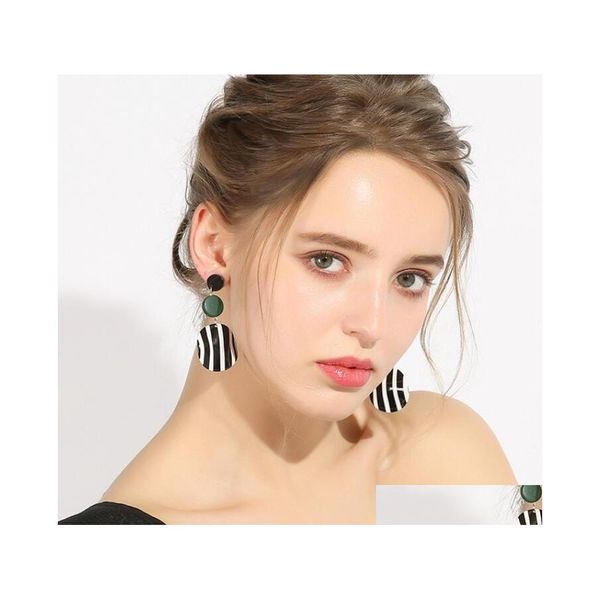 Dangle Lustre À La Mode Simple Rond Noir Blanc Fringe Boucles D'oreilles Pour Les Femmes Longue Acrylique Bande Gland Déclaration De Mode Jewe Otilt