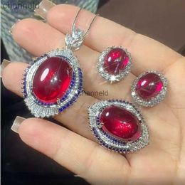 Cuelga la lámpara Vintage Big Egg Ruby Diamond Jewelry Set 14K Oro Compromiso Anillos de boda Pendientes Collar para mujeres Promesa nupcial Joyería HKD230822