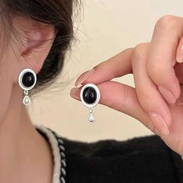 Chandelier en pente vintage noir blanc opale rond pendant boucles d'oreilles pour femmes exquises métalliques chutes de boucles d'oreilles géométriques
