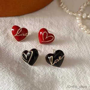 Chandelier enveloppe vintage Red Email Drop Glaze Love Letter Boucles d'oreilles pour femmes Fashion Sweet Asymétrique Cœur en forme de boucles d'oreilles en forme de coeur