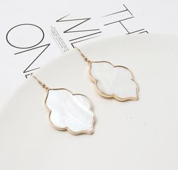 Dangle Lustre ZWPON Mode Maroc Alliage de Zinc Coquille D'ormeau Bois Boucles D'oreilles En Peau De Serpent Simple Géométrique I Pour Femme Bijoux13265672