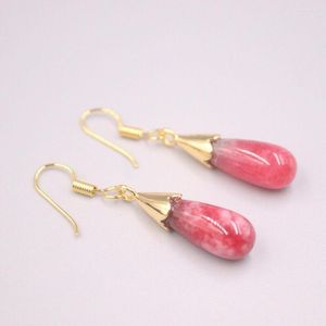 Boucles d'oreilles pendantes GP jaune 18 carats avec jade rouge en forme de goutte de pluie 1,53