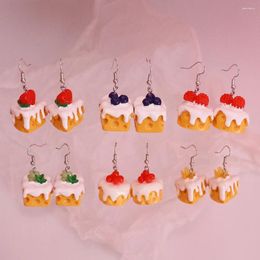 Boucles d'oreilles en pente 1pair aliments amusants jouer mignon simulation fromage gâteau fruit gâteau pour enfants