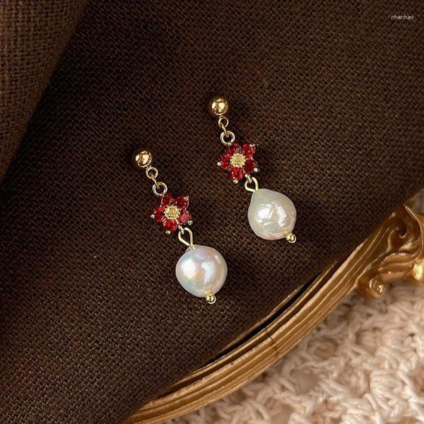 Pendientes colgantes hechos a mano para mujer, perlas de agua dulce, cristal rojo, joyería de gota de agua dulce a la moda, 2023