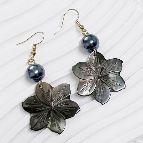 Boucles d'oreilles pendantes 2023 en nacre noire sculptée naturelle coquillage hawaïen fleur oreille goutte île bijoux