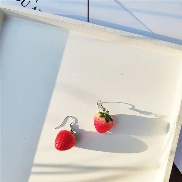 Boucles d'oreilles pendantes pour fille, douce et mignonne, fraise rouge, pour femmes, bijoux fins de fête, cadeau, 2023