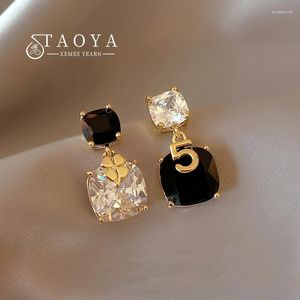 Boucles d'oreilles pendantes 2024 Design classique asymétrique noir et blanc bloc de zircon fleur numérique bijoux de mode accessoires de luxe pour femmes