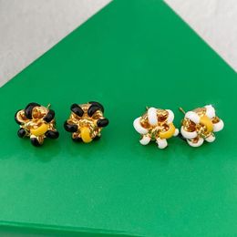 Pendientes colgantes 2024 Europa marca de diseñador flor negro blanco esmalte mujeres joyería de lujo encantadora tendencia de regalo