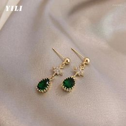 Boucles d'oreilles en pendaison 2024 Fashion Green Crystal Pendant Corée Elegant Star Micro Zircon For Women 925 Silver Needle Jewelry