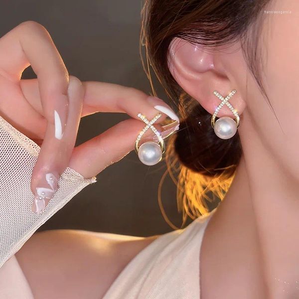 Boucles d'oreilles en peluche 2024 Coréen Rhingestone Imitation Pearl Fashion Lettre X Géométrique Stud Earge pour femmes Bijoux de mariage de fête élégante